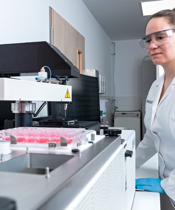 CellCelector Flex system for monitoring and selecting cells