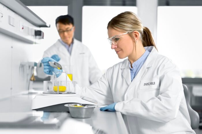 Entris® II Essential Line Analytical Balance