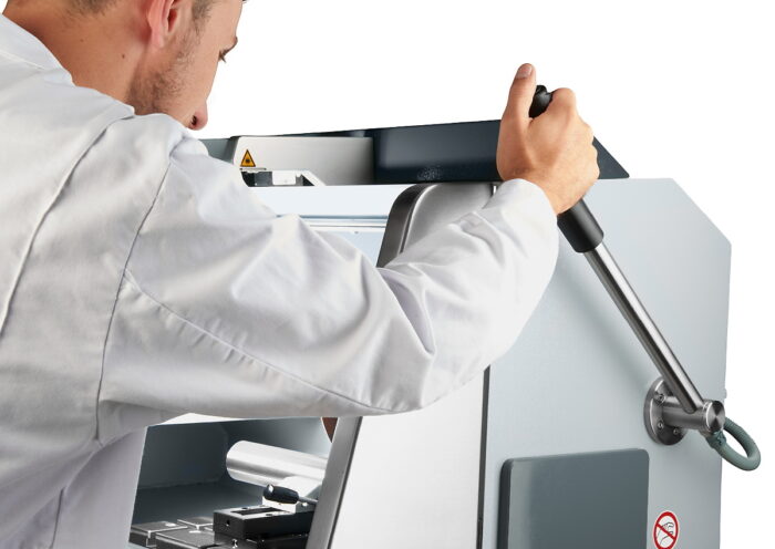 1200x850px-vorlage-brillant-240-2 Cut-off machine Qcut 250 A