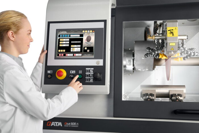 1800x1200px-qcut-400500600-bot-features-intuitive-and-easy-operation Cut-off machine Qcut 500 A