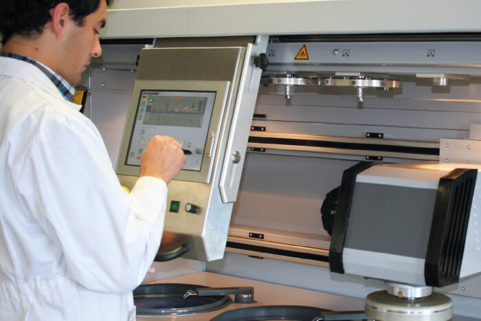 Fully automatic Grinder & Polisher Qpol 300 BOT
