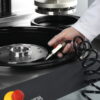 pic-saphir-xl-detail-person-reinigungsschlauch-rgb Grinding & Polishing Machine Qpol XL