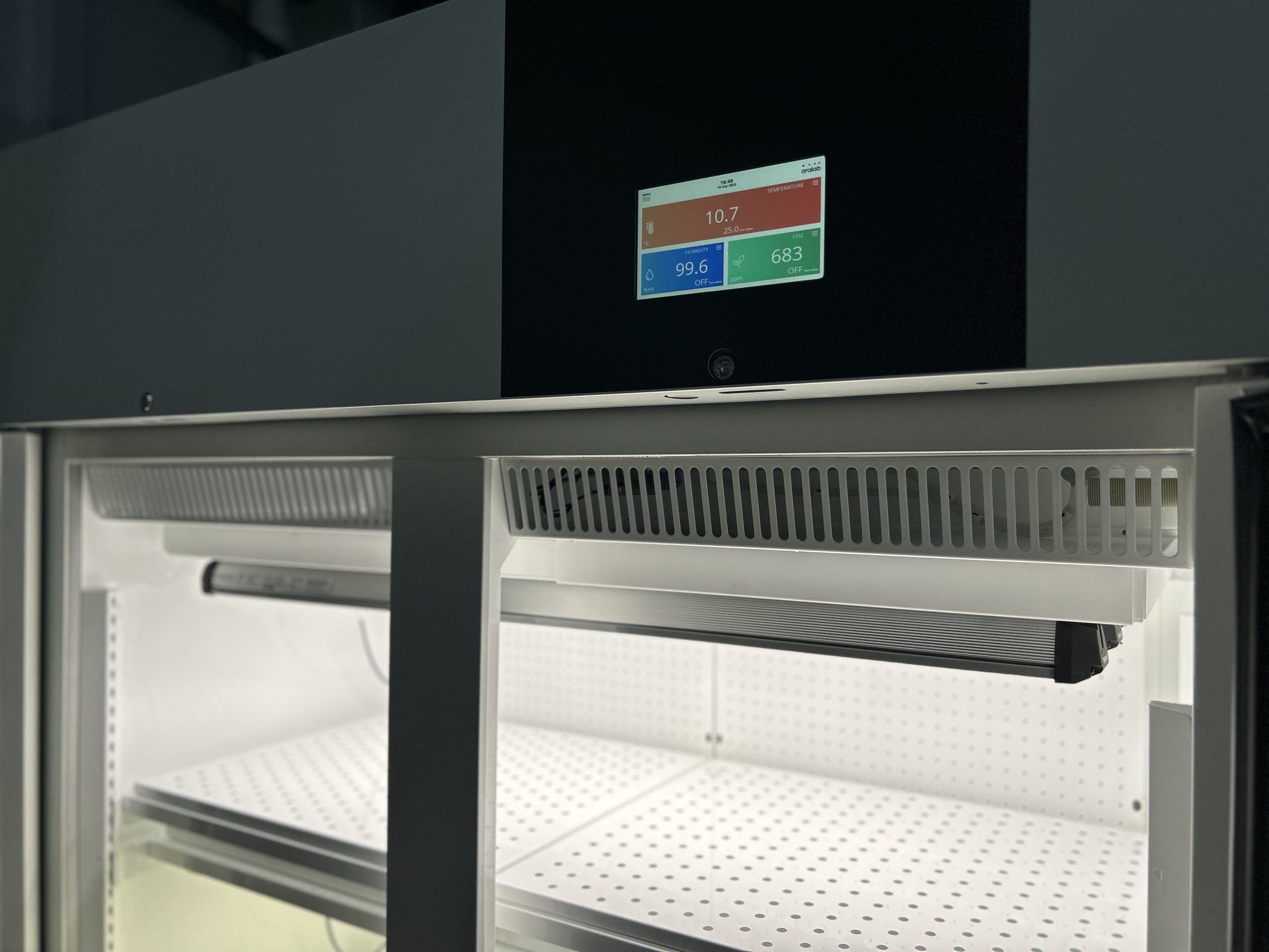 Aralab-plant-growth-chamber-Co2-Scrubber-1a-scaled