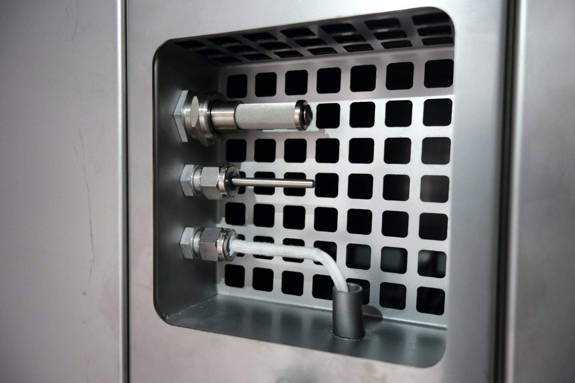 Aralab-Environmental-TESTING-walk-in-chamber-dual-humidity-sensor