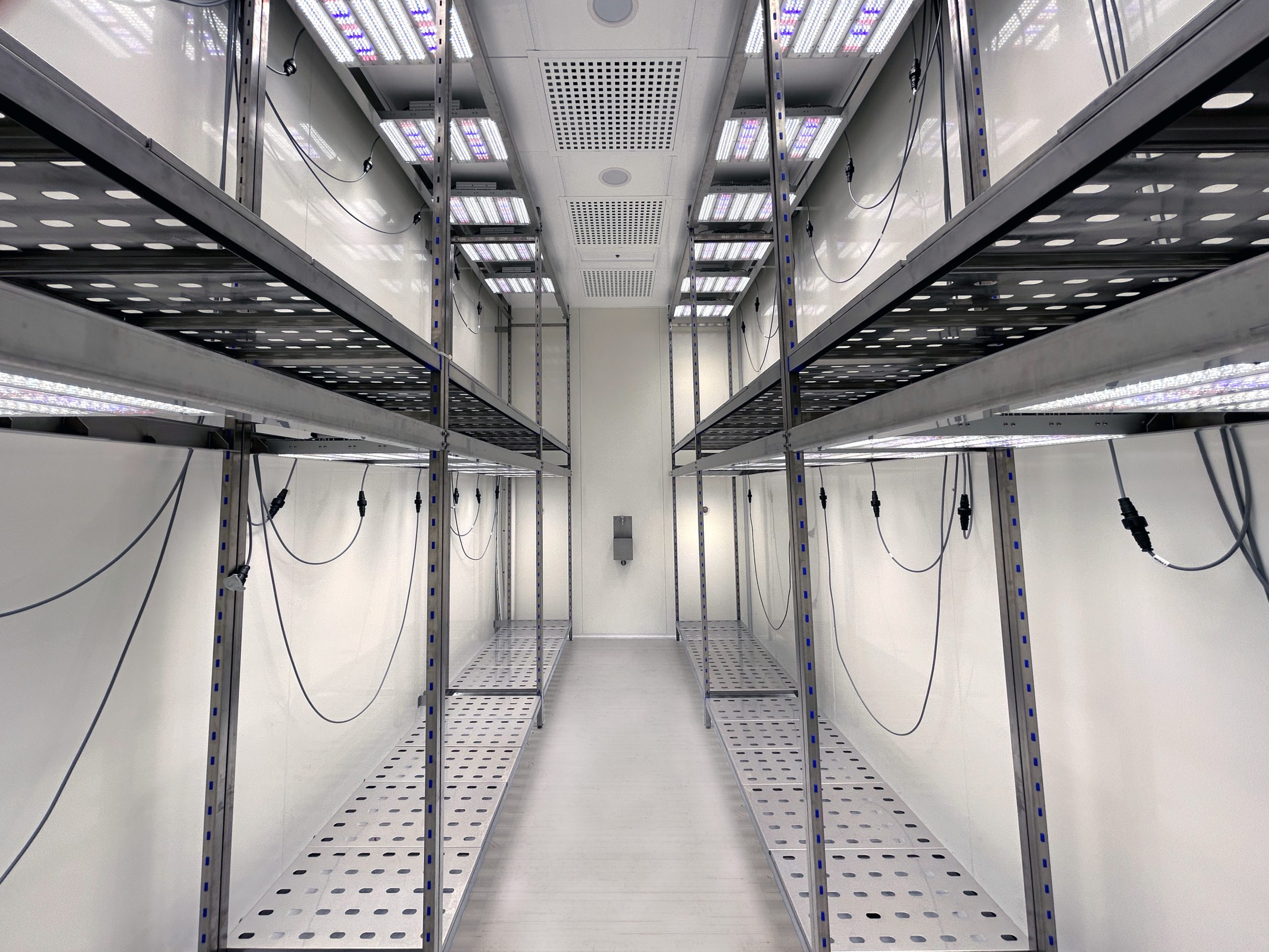 Aralab-Multi-Tier-Room-HP-LED-2-scaled
