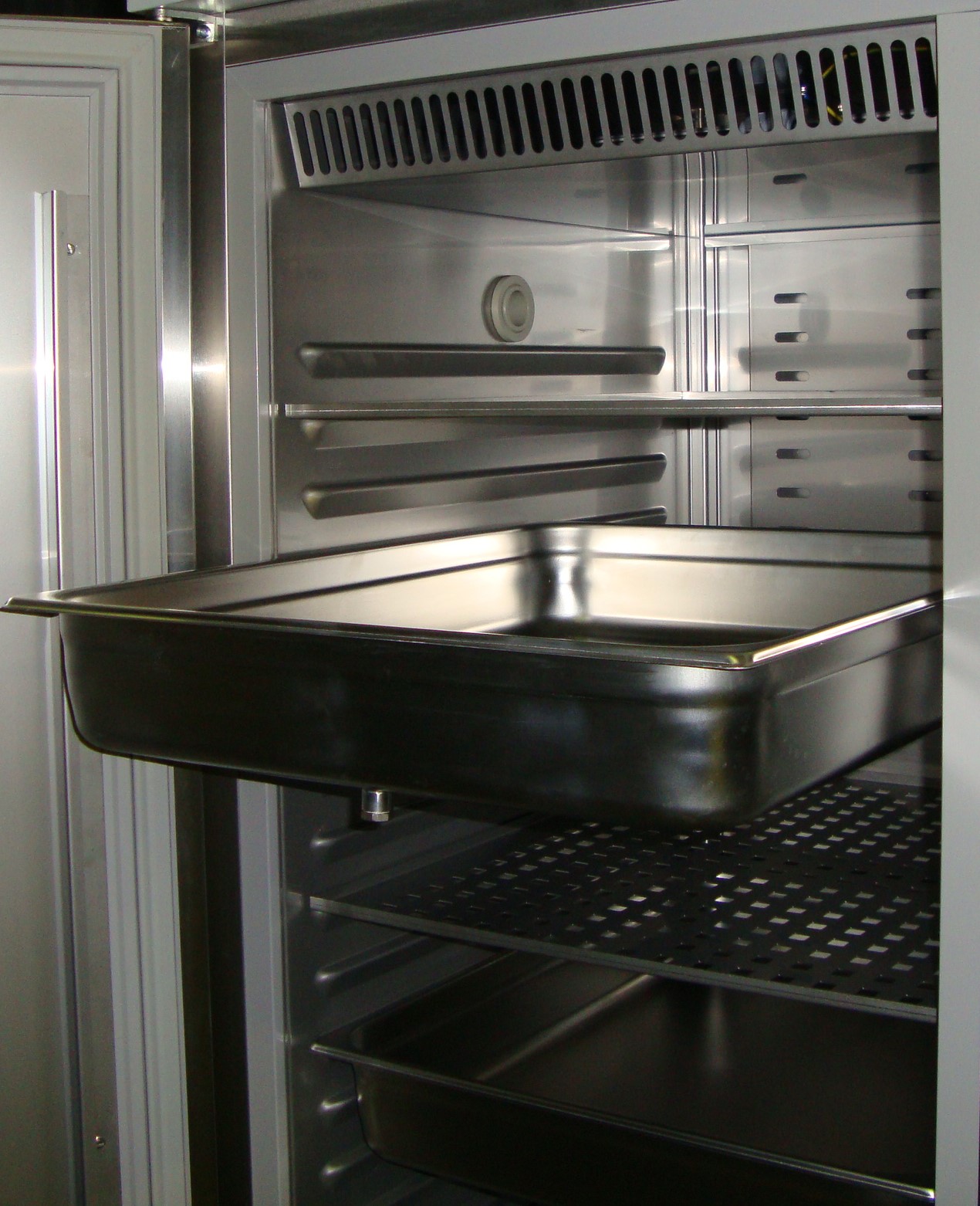 phci-shelf-with-draining-valve